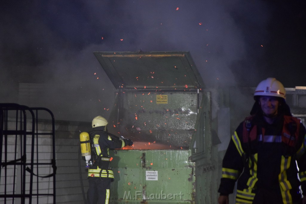 Feuer Papp Presscontainer Koeln Hoehenberg Bochumerstr P052.JPG - Miklos Laubert